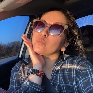 Meet your Posher, Sol